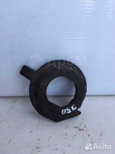 Опора резинка заднего амортизатора на Infiniti Ex