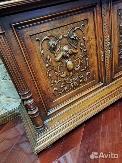 Антикварный буфет в стиле Ренессанс