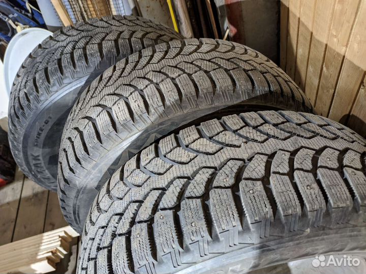 Bridgestone Blizzak Spike-01 285/60 R18