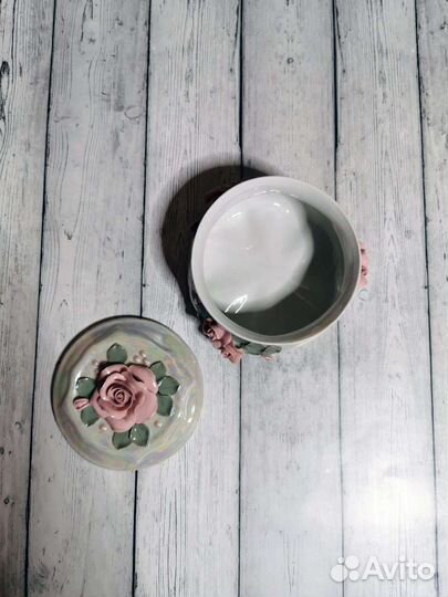 Шкатулка СССР Кисловодский фарфор с лепниной. Торг