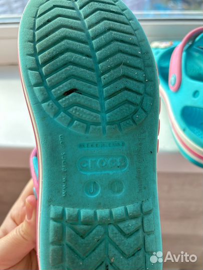 Босоножки Crocs J1