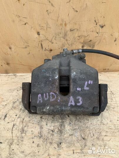 Суппорт тормозной Audi A3 8P передний левый