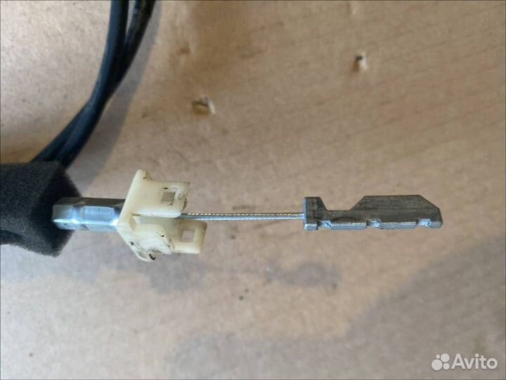 Трос замка зажигания Mitsubishi Lancer