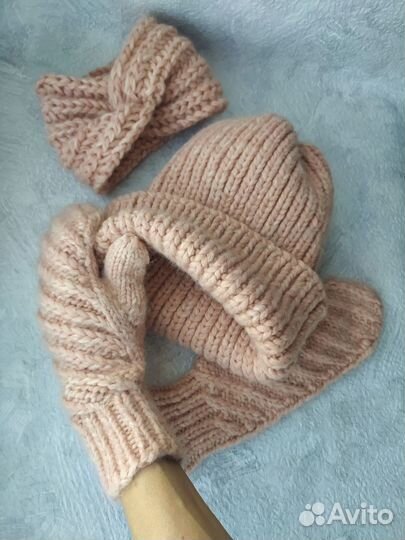 Зимний комплект шапка- варежки