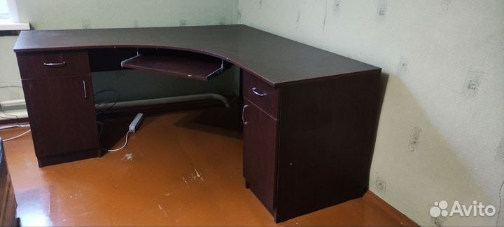 Компьютерный стол