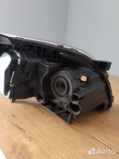 Фара передняя левая Тойота Авенсис т25 2002-2006