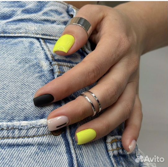 Модель на маникюр