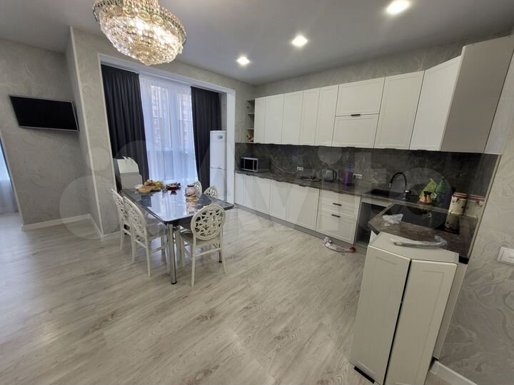 3-к. квартира, 90 м², 2/9 эт.