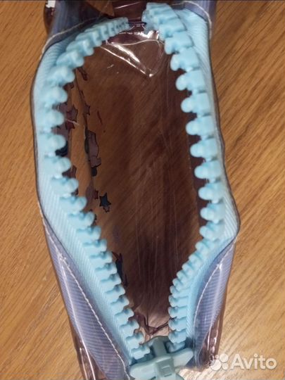 Пенал с единорогом на большой молнии