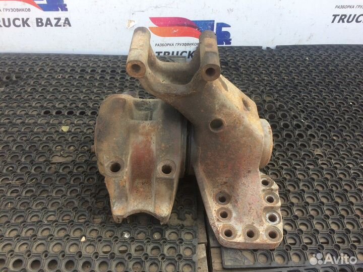 Кронштейн балансира правый Iveco Eurotrakker