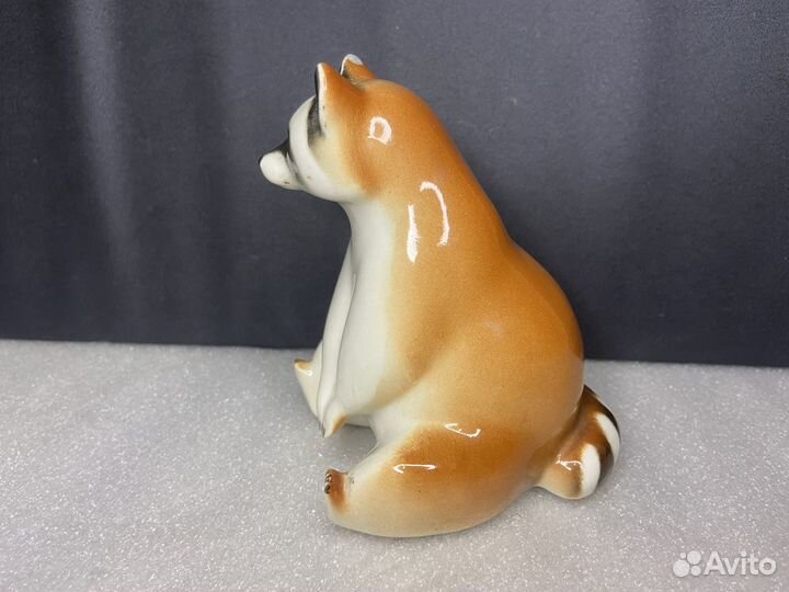 Фарфоровая статуэтка Енот лфз