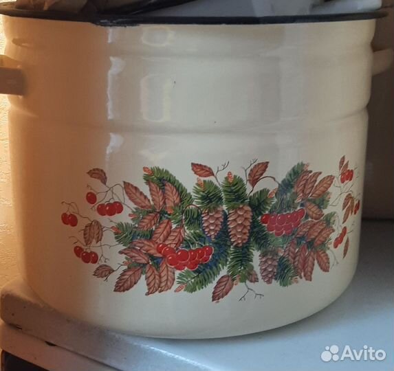 Кастрюля эмалированная большая