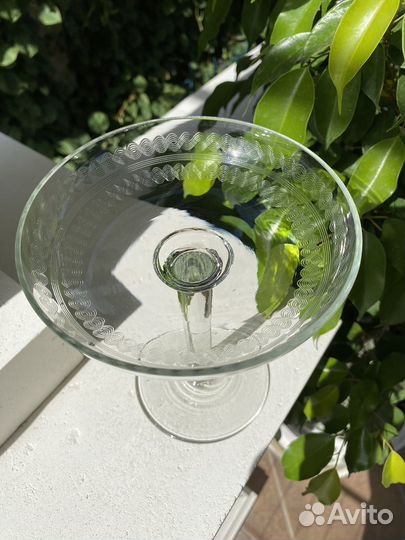 Старинная ваза стекло на ножке. Пантография