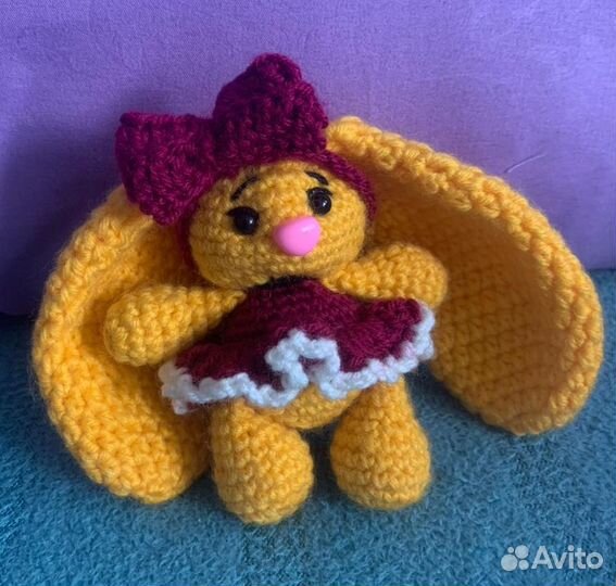 Длинноухий зайка вязанный крючком