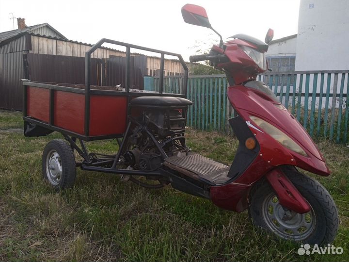 Трёхколёсный скутер Vento Corsica