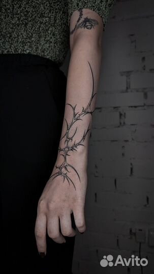 Тату модель трайбл, готика