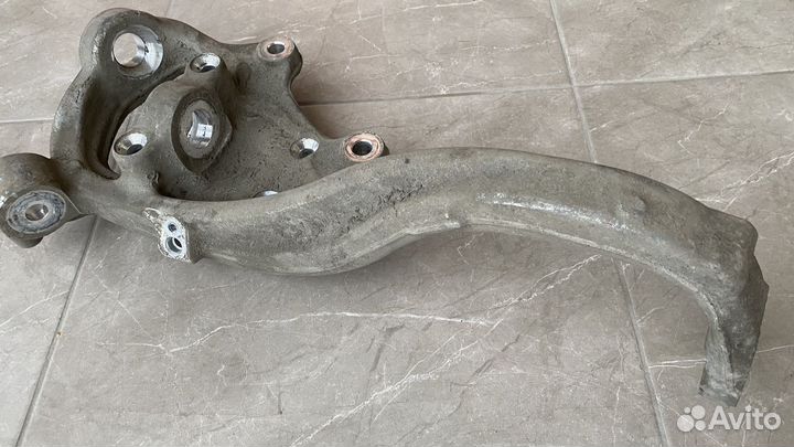 Поворотный кулак левый передний mercedes C-класс