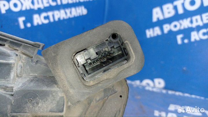 Задний правый замок двери Volkswagen Jetta 6 седан