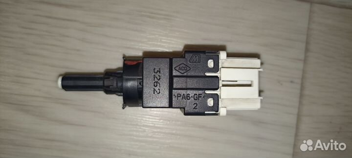 Датчик включения стоп сигнала Renault 253206170R