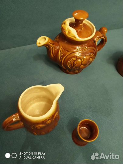 Чайник и молочники