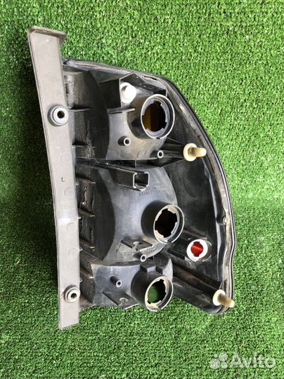 Фонарь левый mitsubishi montero pajero sport