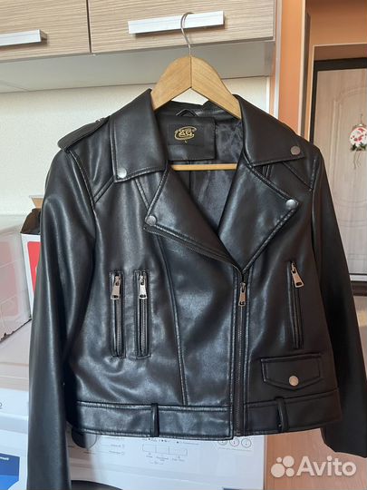 Кожаная куртка укороченная