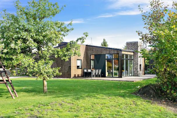 Коттедж 130 м² на участке 10 сот.