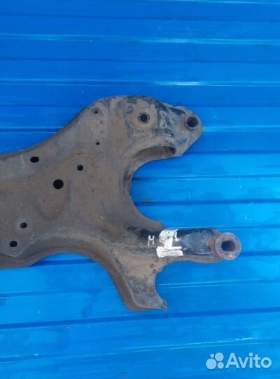 Toyota Corolla Verso (E121) II балка подмоторная