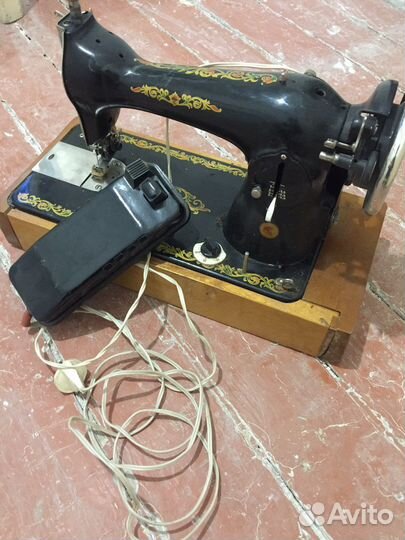 Швейная машина электрическая, 1950е годы СССР