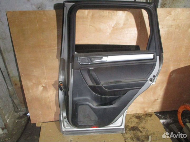 Дверь задняя правая VW Touareg 2 (7P)