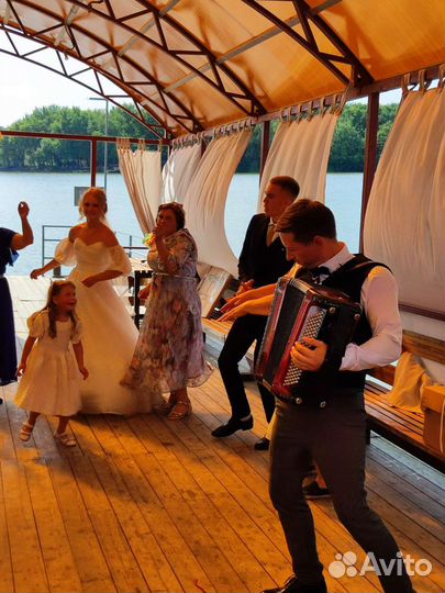 Ведущий на праздник