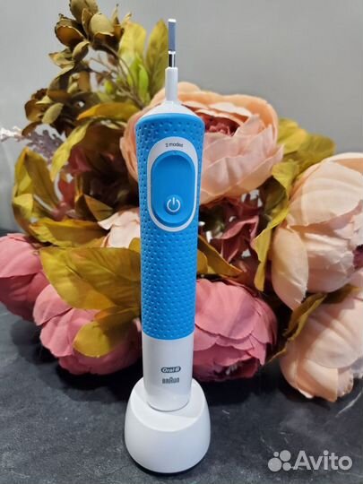 Электрическая зубная щетка oral b +4 насадки