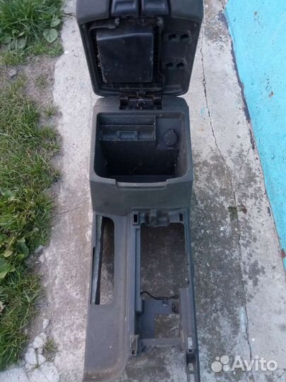 Nissan Navara d40 подлокотник