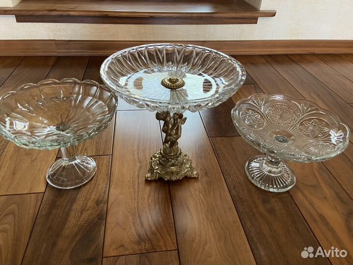 Ваза для фруктов на ножке