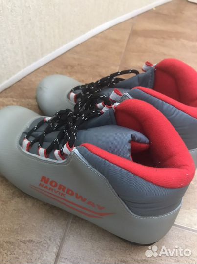 Лыжные ботинки