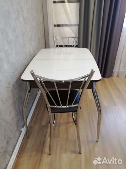 Кухонный стол и стулья