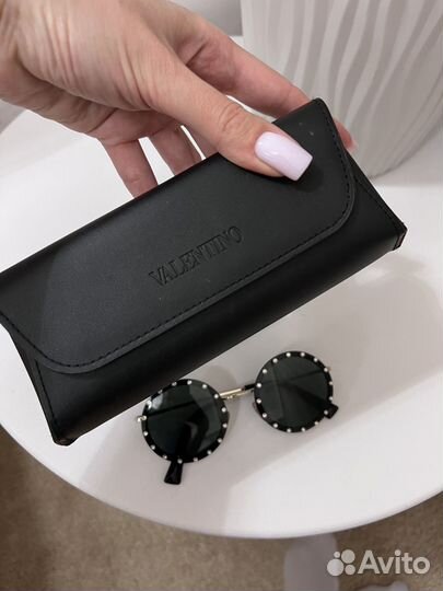 Солнцезащитные очки женские valentino