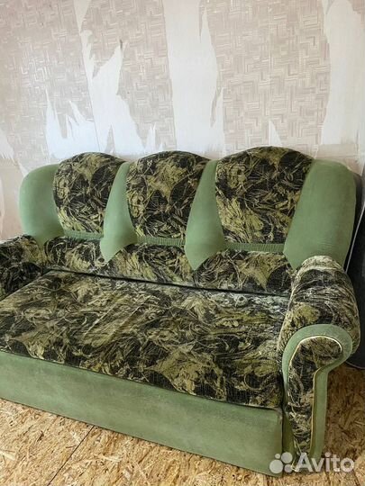 Диван бархатный