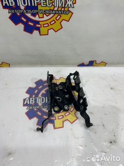 Петли капота Mercedes-Benz E-Class 2010