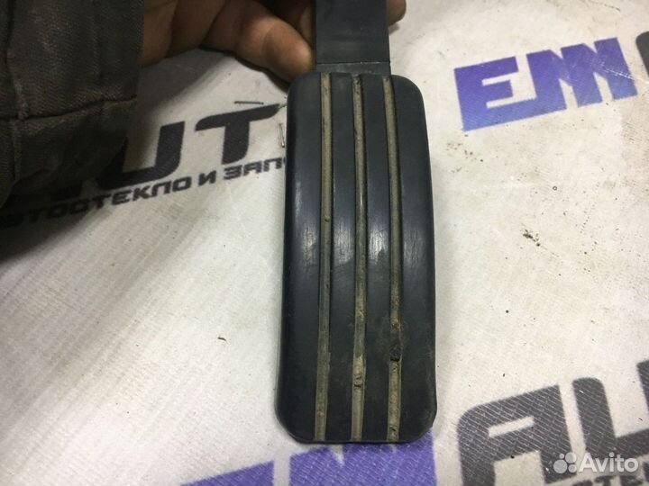 Педаль газа Рено Логан