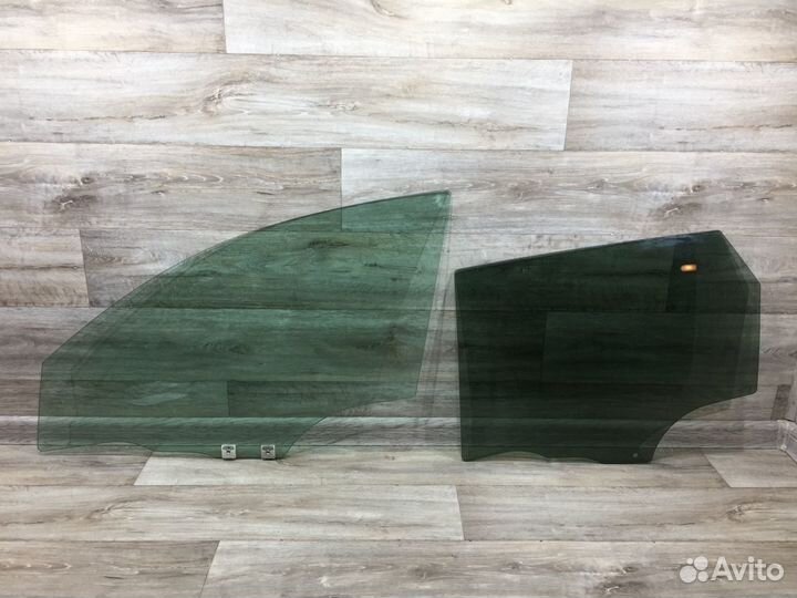 Стекло левое правое переднее заднее Mazda 3 BK бк