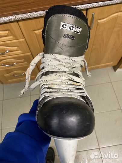 Хоккейные коньки CCM 40 размер