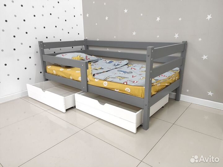 Детская кровать с ящиками домик