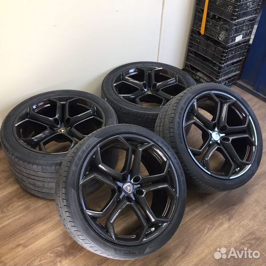 Lamborghini Aventador R20 Оригинальные колеса лето