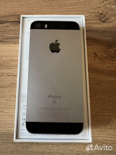 iPhone SE, 32 ГБ
