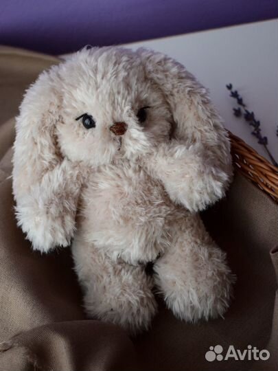 Вязаный зайка ручной работы