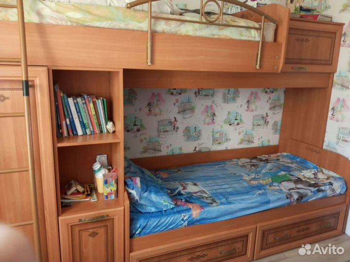 Двухъярусная кровать