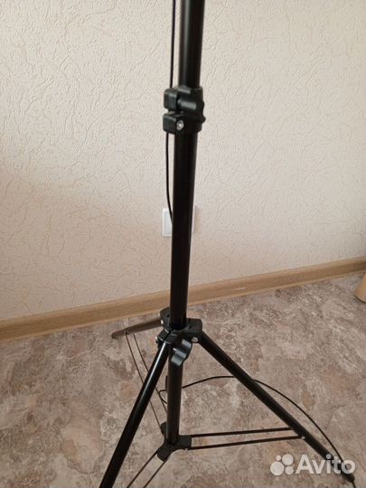 Кольцевая лампа со штативом