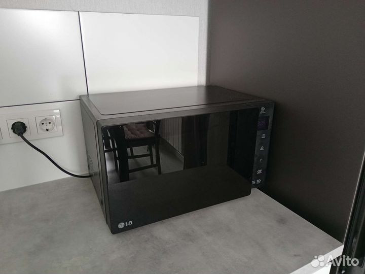 Микроволновая печь LG MW25R35GIS