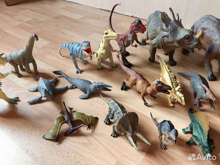 Динозавры игрушки много